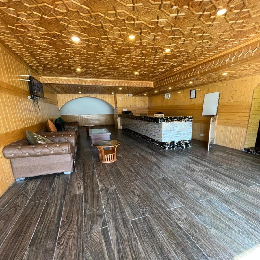 Hotel Sheen Srinagar  Bagian luar foto