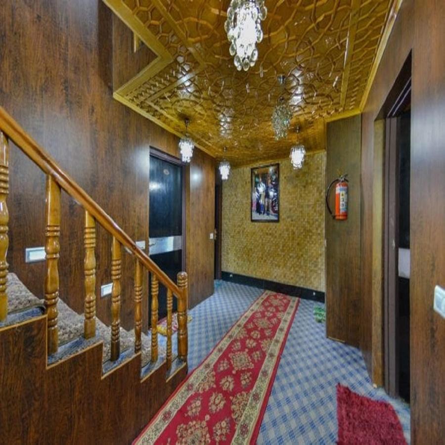 Hotel Sheen Srinagar  Bagian luar foto