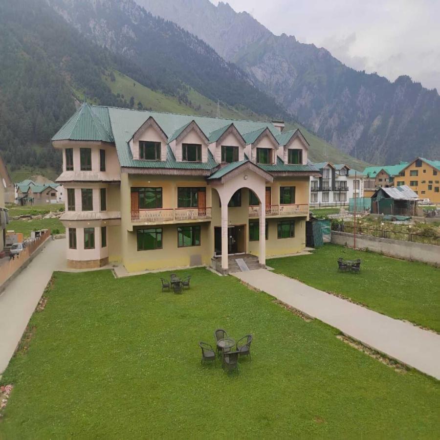 Hotel Sheen Srinagar  Bagian luar foto