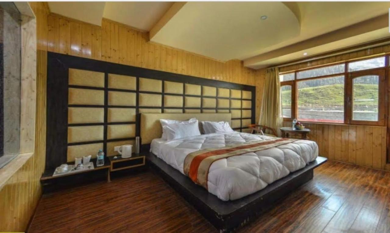 Hotel Sheen Srinagar  Bagian luar foto