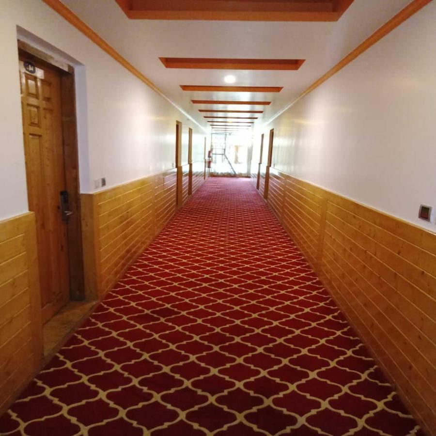 Hotel Sheen Srinagar  Bagian luar foto