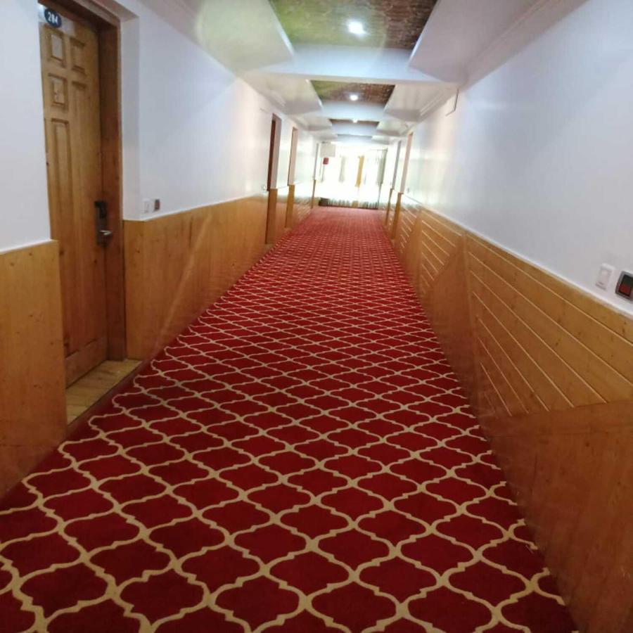 Hotel Sheen Srinagar  Bagian luar foto