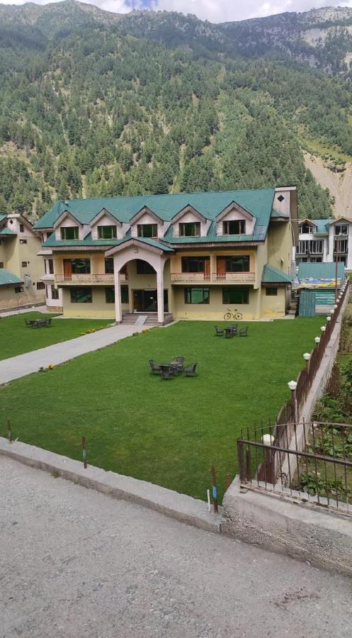 Hotel Sheen Srinagar  Bagian luar foto