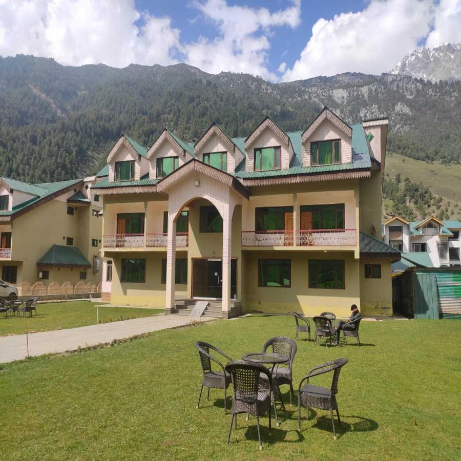 Hotel Sheen Srinagar  Bagian luar foto