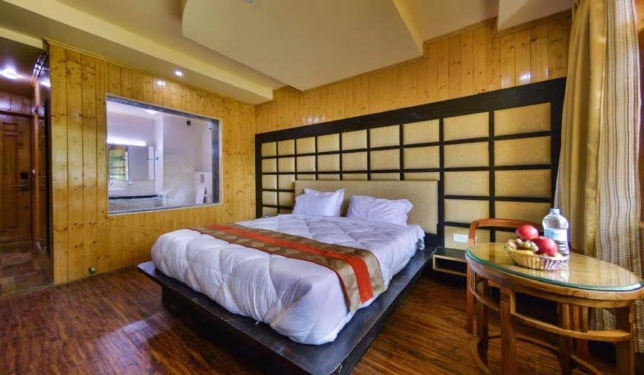 Hotel Sheen Srinagar  Bagian luar foto